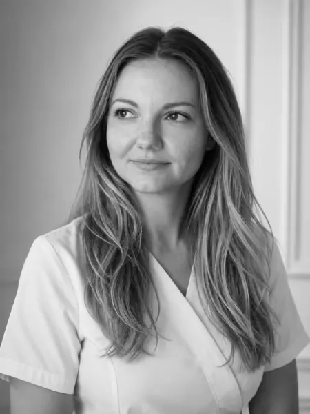 Portrait de Doriane Boissy, infirmière diplômée d'État spécialisée en dermo-esthétique et épilation laser à Paris 16.