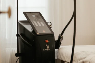Laser diode DeltaNova utilisé pour les séances d'épilation laser chez Sielle Paris.
